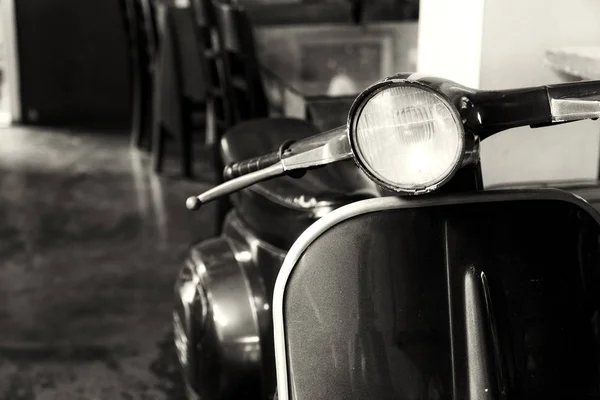 Vintage motorcykel - dekorationer i caféet — Stockfoto