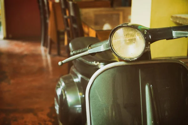 ビンテージ バイク - カフェ内の装飾 — ストック写真