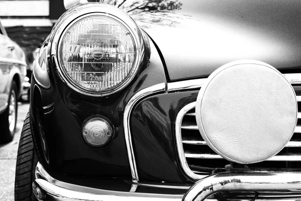 Foto en blanco y negro del coche clásico — Foto de Stock