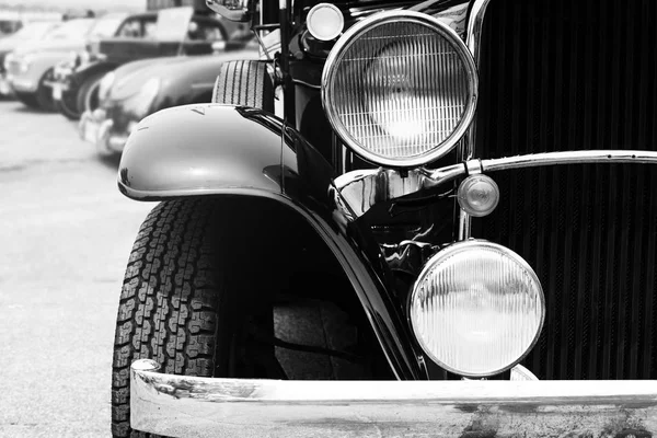 Foto em preto e branco do carro clássico — Fotografia de Stock