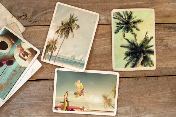Álbum de fotos de verão na mesa de madeira — Fotografia de Stock