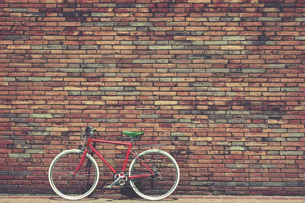Retro rower na poboczu drogi — Zdjęcie stockowe