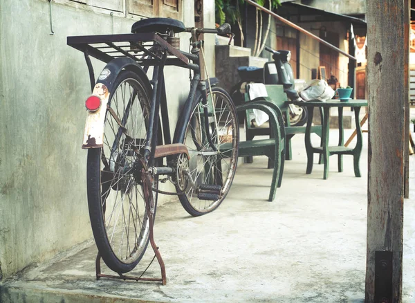 コーヒー ・ ハウスでビンテージ自転車 — ストック写真