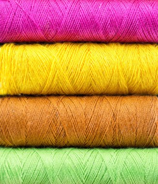  Renkli iplik yakından dokusuna