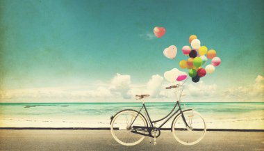 Kağıt kartı bisiklet Vintage kalp balon ile