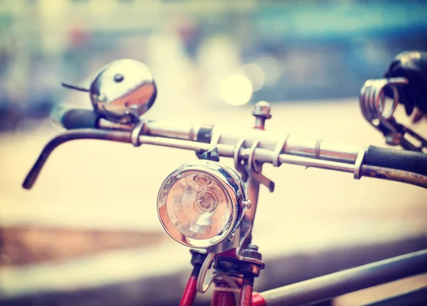 车灯的旧自行车的细节 — 图库照片