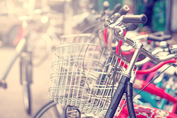 Viagem de bicicleta vintage Descansando na cidade Street — Fotografia de Stock