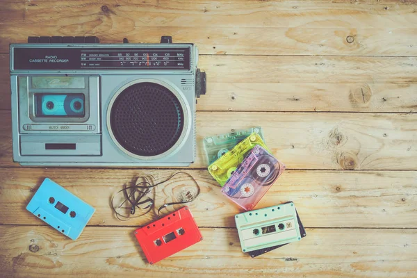 Retro technologie van radio-cassette-recorder — Stockfoto