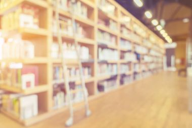 Kütüphane oda içinde bulanık bookshelf 