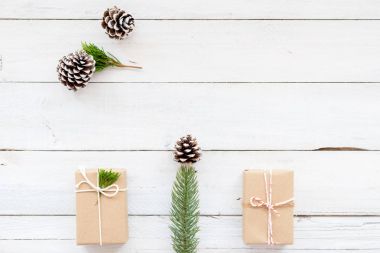 El yapımı mevcut hediye kutuları ile Noel arka plan