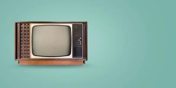 Velha TV vintage em fundo de cor — Fotografia de Stock