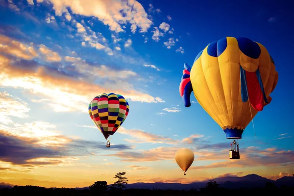 Renkli sıcak hava balonu