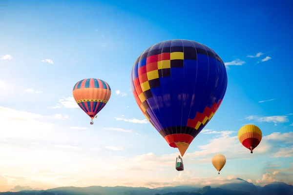 Bunter Heißluftballon — Stockfoto