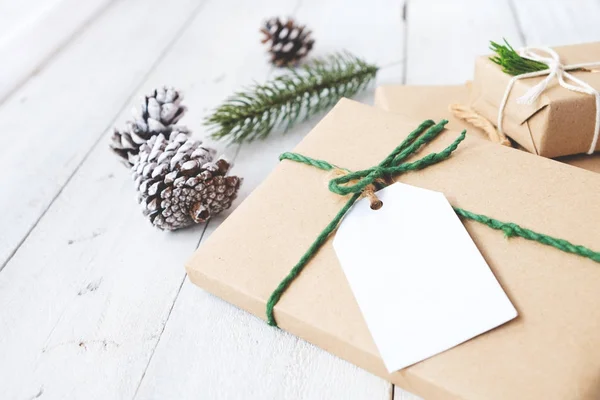 Regalos de Navidad caja de regalos y decoración — Foto de Stock