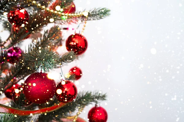 Close-up van kerstboom met ornament — Stockfoto