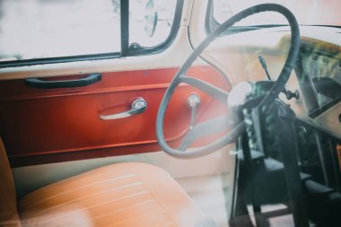 Klasik klasik klasik arabanın içi. Retro renk efekti