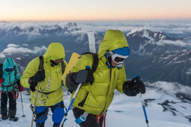 Kafkasya / Rusya - 06 / 08 / 2018 Dağcı Grubu Elbrus Dağı zirvesine tırmanıyor