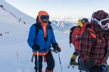 Kafkasya / Rusya - 06 / 08 / 2018 Dağcı Grubu Elbrus Dağı zirvesine tırmanıyor