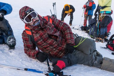 Kafkasya / Rusya - 06 / 08 / 2018 Dağcı Grubu Elbrus Dağı zirvesine tırmanıyor