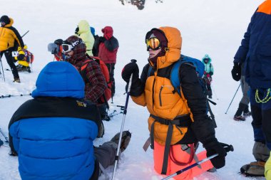 Kafkasya / Rusya - 06 / 08 / 2018 Dağcı Grubu Elbrus Dağı zirvesine tırmanıyor