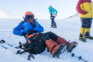 Kafkasya / Rusya - 06 / 08 / 2018 Dağcı Grubu Elbrus Dağı zirvesine tırmanıyor