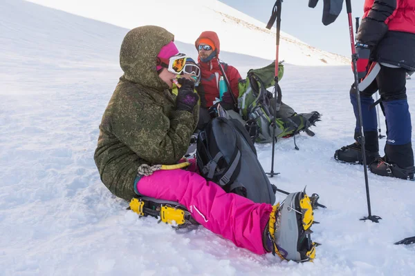 Kavkaz Rusko 2018 Skupina Horolezců Lezoucích Vrchol Hory Elbrus — Stock fotografie