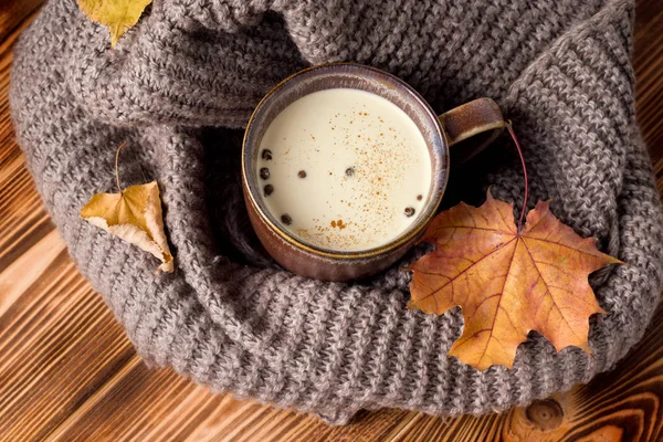 Чай Масала Шарфе Деревянном Столе Осень — стоковое фото