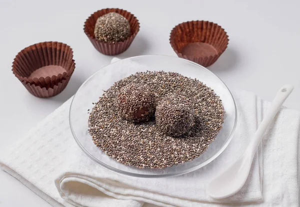 Bolas Energia Polvilhadas Com Sementes Chia Doces Úteis Frutas Secas — Fotografia de Stock