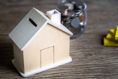 Düşük faiz oranlarıyla ev kredisi taksiti inşa etmek için ev kredisi taksiti için domuz kumbarası ahşap evi olan profesyonel ipotek şirketi ile emlak yatırımı tasarrufu