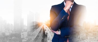 İdari yönetimin fütüristik vizyon geçmişi, Coronavirus krizi ekonomik krizleri finanse eden işletmeleri kurtarıyor. Yenilik teknolojisiyle strateji değişikliği dönüşümü