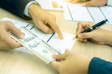 Banka, ev sahibi, Coronavirus salgını sırasında acente şehrin kilitlenme krizi, alım-satım ve ipotek konularında maddi destek. Azaltma, hibe, finansman, susidy moratoryum faiz parası ve konut kredisi