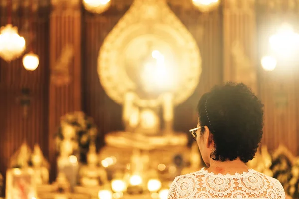 Предпосылки Контекст Buddha Face Head Body Hands Buddhist Temple Isolated — стоковое фото