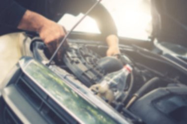 Profesyonel araba tamirhanesi, bakım motoru tamirine yardımcı olmak için otomobil atölyesi, yağ, lastik, yıllık mil kontrolü, renk çizimi, tekerlek, far, tampon, radyatör