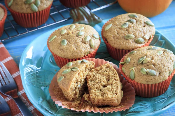 Muffins de abóbora cozidos no forno frescos — Fotografia de Stock