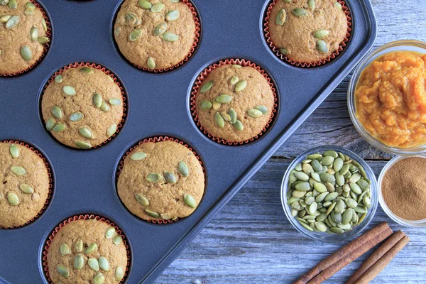 Muffin di zucca appena sfornati — Foto Stock