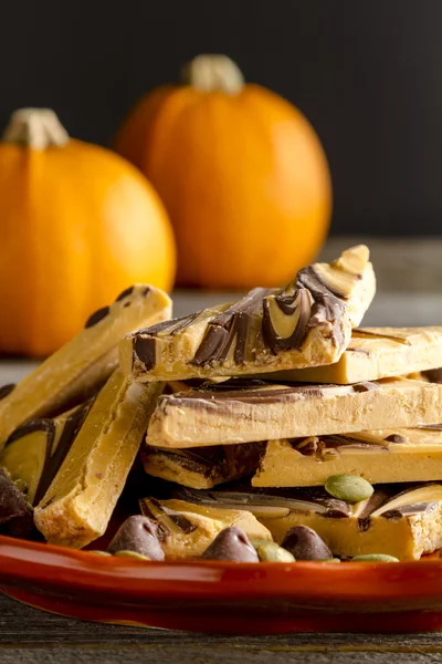 Pumpkin Spice och choklad virvlade Bark godis — Stockfoto