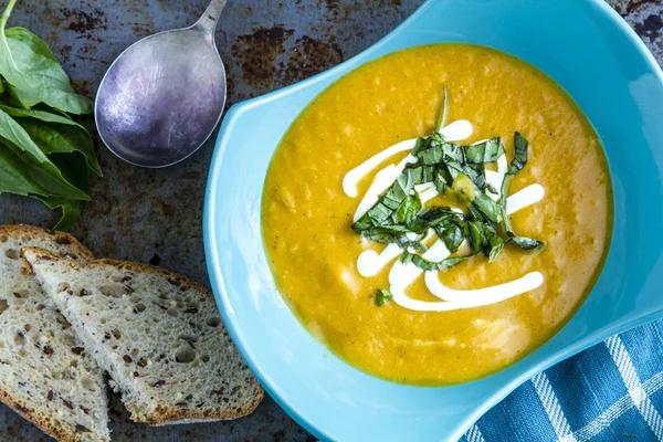 Sopa de calabaza fresca casera —  Fotos de Stock