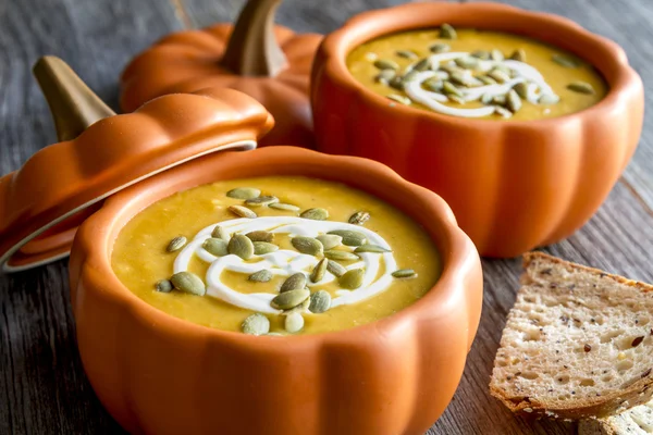 Homemade fresh pumpkin squash soup — Stock Photo, Image