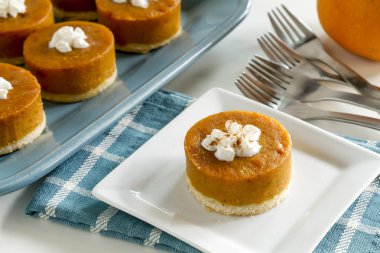 Tatil kutlamaları için mini kabak börek