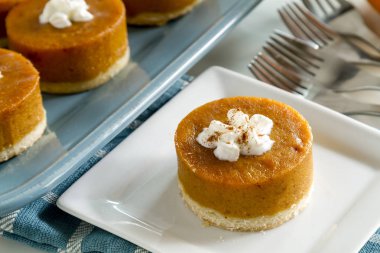 Tatil kutlamaları için mini kabak börek