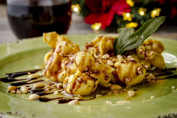 Kavrulmuş armut ve Mascarpone makarna Çantalar