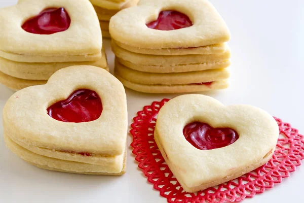 Galletas rellenas de azúcar en forma de corazón —  Fotos de Stock