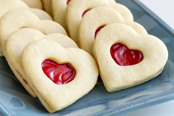 Galletas rellenas de azúcar en forma de corazón —  Fotos de Stock