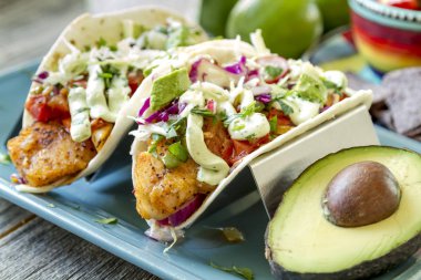 Taze balık Tacos yapımında