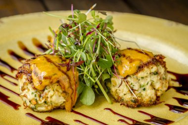 Balzamik glaze ile mavi yengeç kek