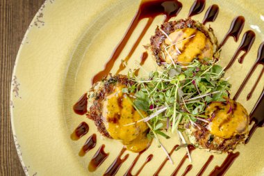 Balzamik glaze ile mavi yengeç kek