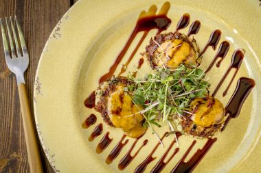 Balzamik glaze ile mavi yengeç kek