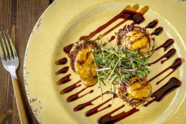 Balzamik glaze ile mavi yengeç kek