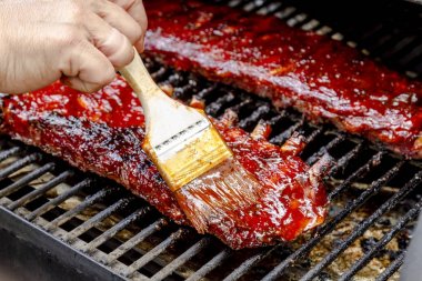 Barbekü raflar soslu pirzola