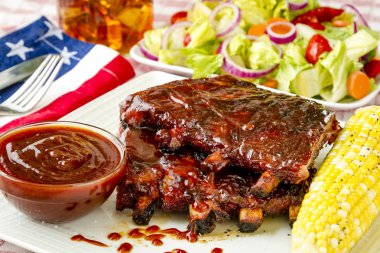 Barbekü raflar soslu pirzola